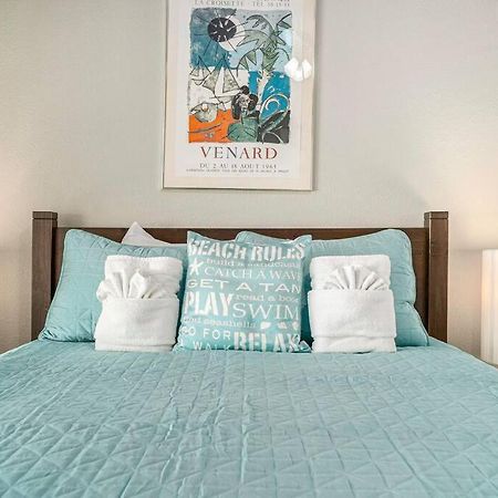 Beachy Bungalow! 2Bd, King Bed Галвестън Екстериор снимка