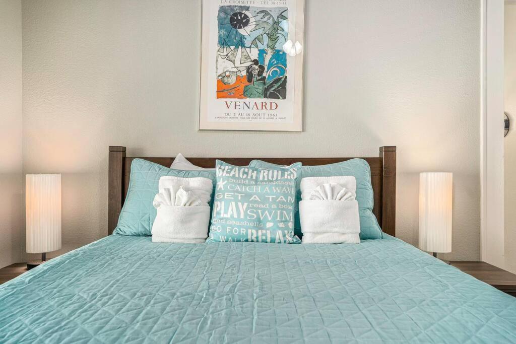 Beachy Bungalow! 2Bd, King Bed Галвестън Екстериор снимка