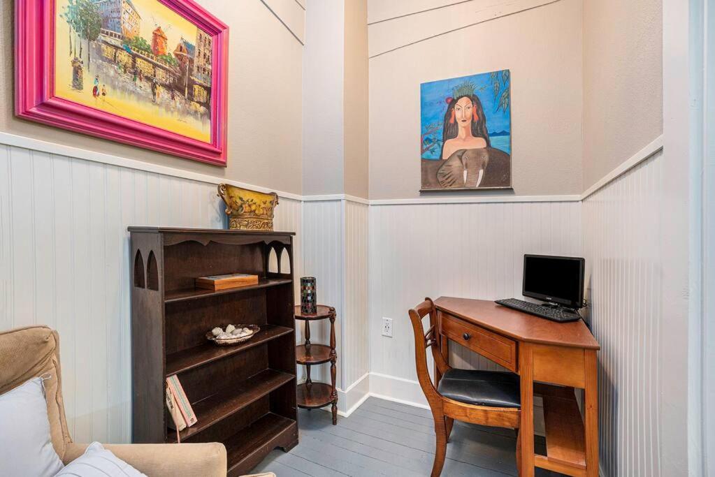 Beachy Bungalow! 2Bd, King Bed Галвестън Екстериор снимка