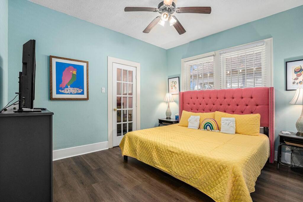 Beachy Bungalow! 2Bd, King Bed Галвестън Екстериор снимка