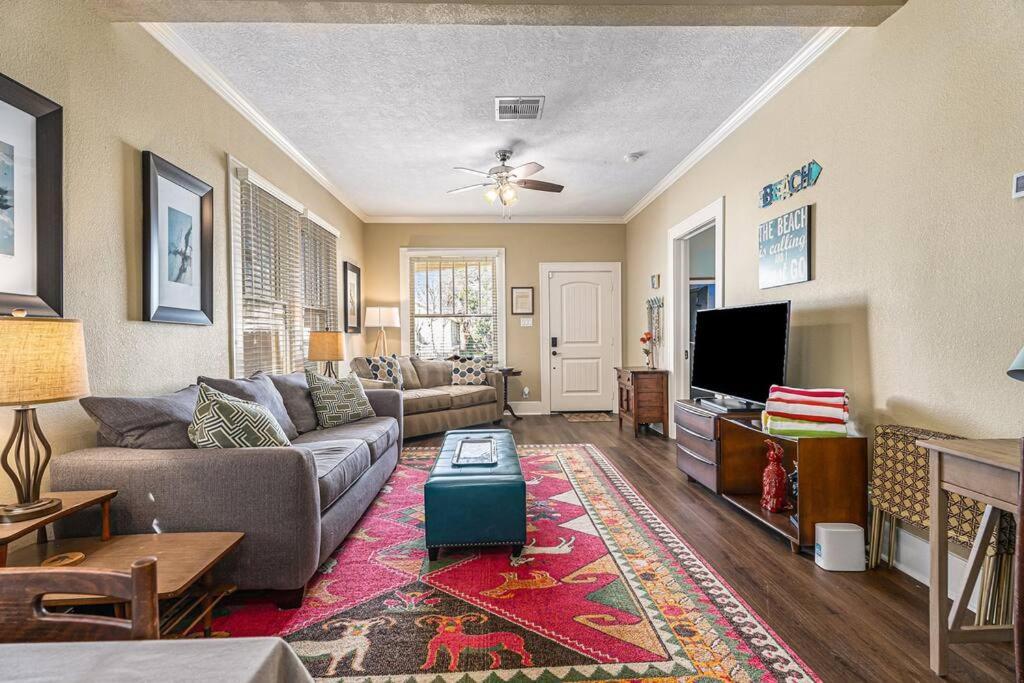 Beachy Bungalow! 2Bd, King Bed Галвестън Екстериор снимка
