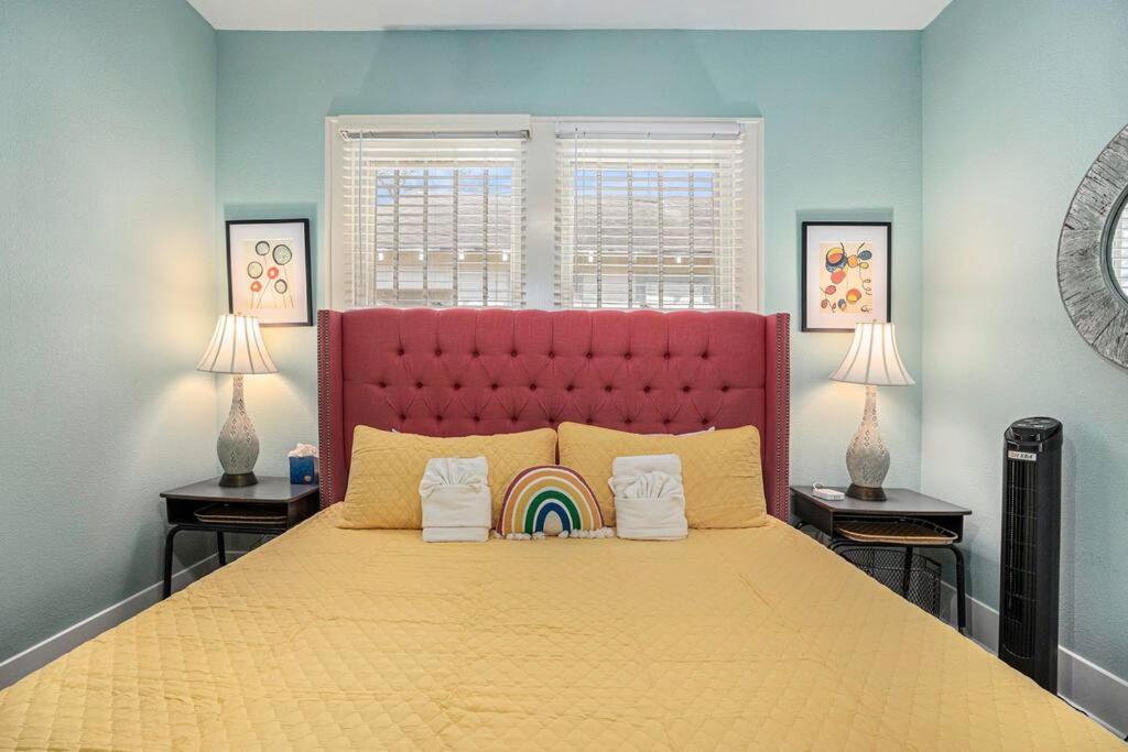 Beachy Bungalow! 2Bd, King Bed Галвестън Екстериор снимка