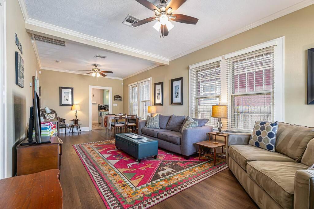 Beachy Bungalow! 2Bd, King Bed Галвестън Екстериор снимка